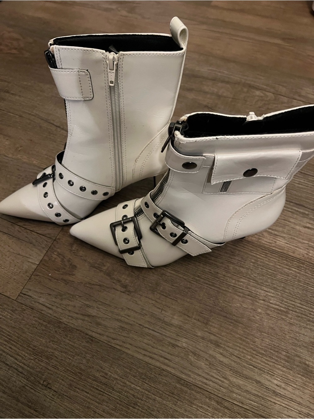 Wild Pair Sz 7 White Pointed Toe Harness Ankle Boots - Picture 2 of 5